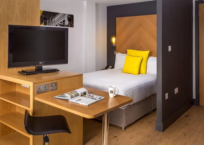 Roomzzz West 公寓式酒店 利兹