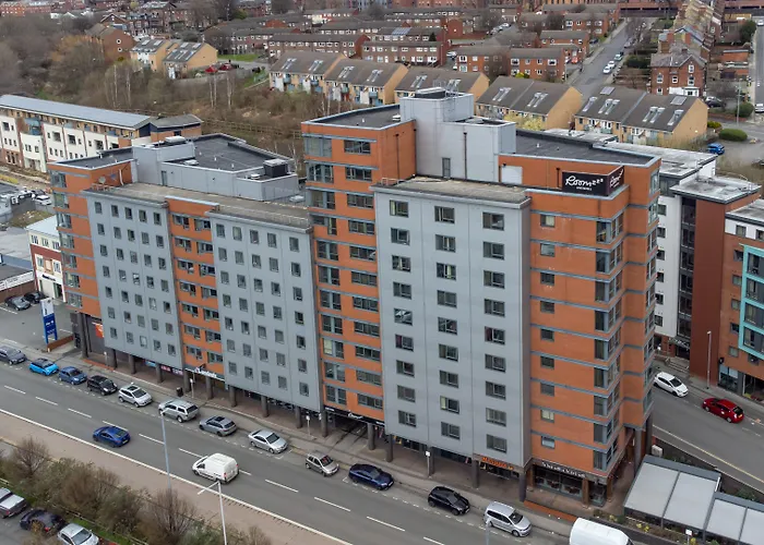 Roomzzz West 公寓式酒店 4*