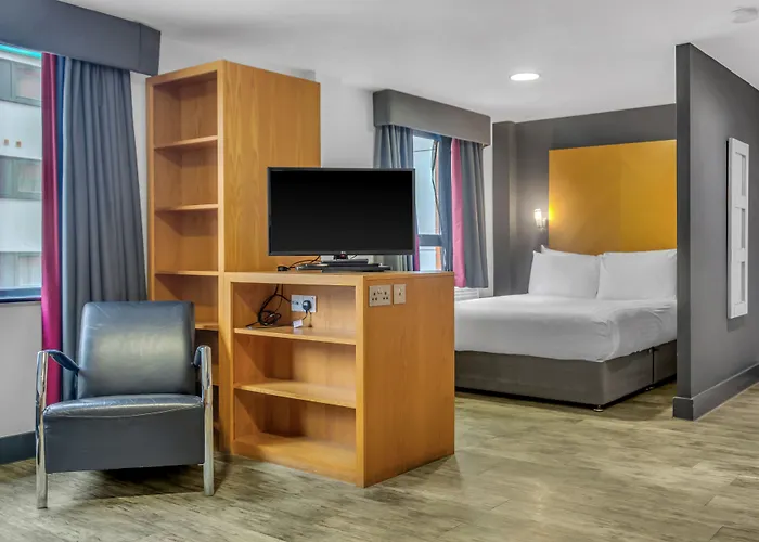 Roomzzz West 公寓式酒店 利兹