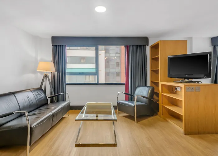 公寓式酒店 Roomzzz West 4*